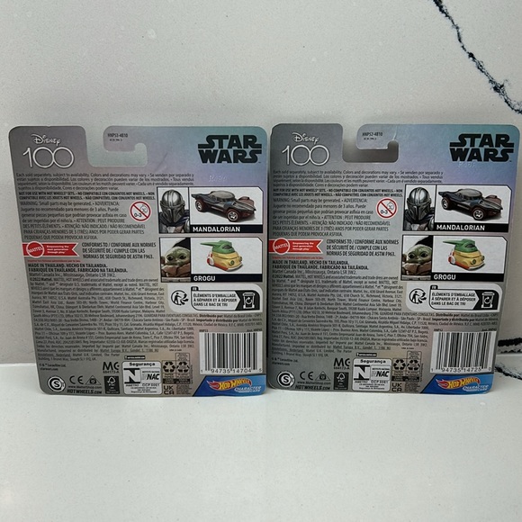 Hot Wheels Disney 100 Yoda and Mandalorian Cars - Picture 4 of 6